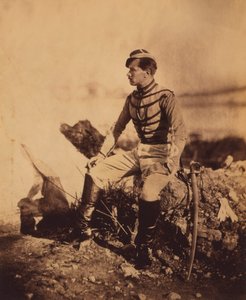 Kapitän Thomas, Adjutant von General Pierre Bosquet, Sitzendes Ganzkörperporträt in Uniform mit Schwert, Krimkrieg, Krim, Ukraine