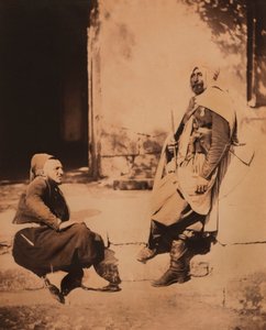 Ganzkörperporträt eines sitzenden Zouaven und eines stehenden Spahi-Offiziers, Porträt, Krimkrieg, Krim, Ukraine von Roger Fenton