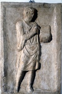 Ein Mann schreibt mit einem Stift auf eine Wachstafel, römisches Basrelief, 2.-3. Jahrhundert von Roman