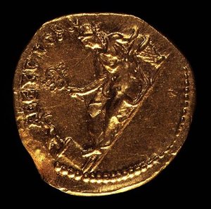 Aureus (Rückseite) geprägt von Hadrian (AD 117-AD 138) darstellend AEGYPTOS (Ägypten) liegend links. Inschrift: AEGYPTOS