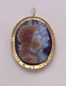 Kamee mit Bildern von Serapis und Isis, in einem Goldrahmen aus dem 16. Jahrhundert mit den Namen von Marcus Antoninius und seiner Frau Faustina