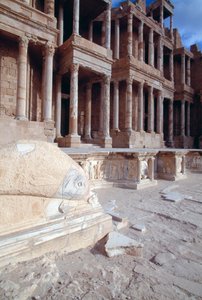 Delfine, Dekoration im Proszenium, Römisches Theater, Sabratha (UNESCO-Welterbeliste)