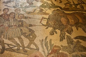 Halle der großen Jagd, Bodenmosaik Jagdszene, Villa Romana del Casale, Piazza Armerina, Sizilien, Italien (Foto) von Roman