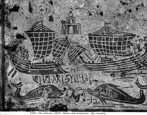 Pflasterdetail vom Piazzale dell Corporazioni, das eine nautische Szene darstellt (Mosaik)