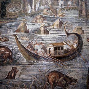 Flussschiff des 1. Jahrhunderts v. Chr. (Detail) Mosaik von Palestrina. Das Ruder ist im Heck und doppelt. Dieses Mosaik stammt aus dem Tempel des Glücks und wird heute im Barberini-Palast aufbewahrt