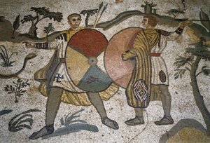 Römische Kunst: (Detail) Mosaik „Die große Jagdgesellschaft“ Jäger mit großen Schilden. 315-350 n. Chr. Piazza Armerina, Villa Romana del Casale von Roman