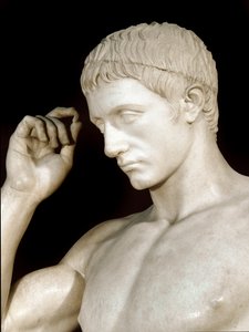 Römische Kunst: Marmorskulptur von Marcus Claudius Marcellus (42-23 v. Chr.), Neffe von Augustus. Detail. Hergestellt von Cleomenes dem Athener. um 20 v. Chr. Paris, Louvre Museum