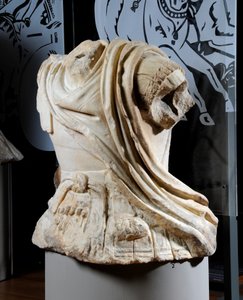 Skulptierter Torso eines Kavalleristen, vermutlich eine Kopie einer Originalbronze von Alexander dem Großen, ca. 75-25 v. Chr.