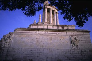 Trophäe des Augustus in der Turbie. Römisches Denkmal des 1. Jahrhunderts von Roman