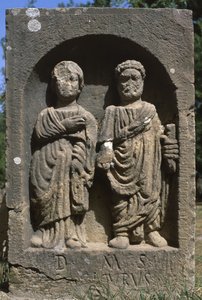 Stele mit zwei menschlichen Figuren, Hochimperialzeit (27 v. Chr. - 395 n. Chr.)