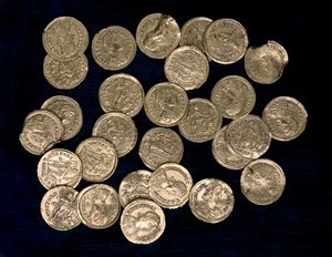 28 Münzen aus der Zeit des weströmischen Kaisers Flavius Honorius (384-423) und des oströmischen Kaisers Flavius Arcadius (377/378-408), 4. und 5. Jahrhundert