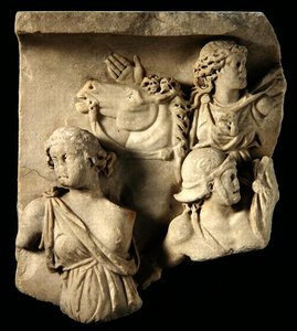 Ein Fragment einer Hochreliefskulptur