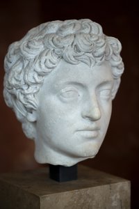 Kopf des römischen Kaisers Mark Aurel als Junger (121 - 180 n. Chr.) Marmor