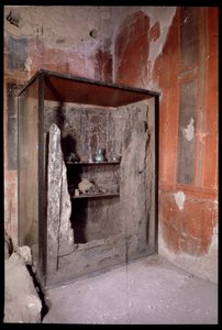 Verkohlter Kleiderschrank, Casa a Graticcio, 5. Jahrhundert v. Chr. - 1. Jahrhundert n. Chr.