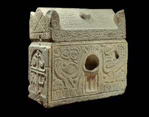 Römische Kunst: Reliquiar in Form eines Sarkophags, gefunden in Syrien
