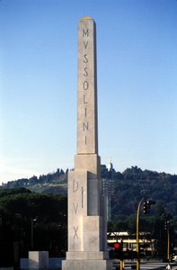 Rom. Foro Italico, der Obelisk, der Mussolini gewidmet ist von Roman Roman