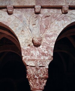 Detail der Symbole der Evangelisten Johannes und Markus, geschnitzt auf der Tribüne des Priorats von Romanesque