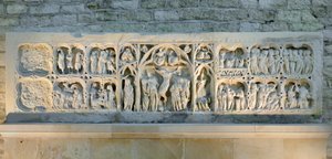 Romanische Kunst: Altarbild, das verschiedene Szenen des Evangeliums darstellt