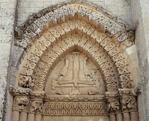 Die Kreuzigung des hl. Petrus, falsches Portal der Kirche