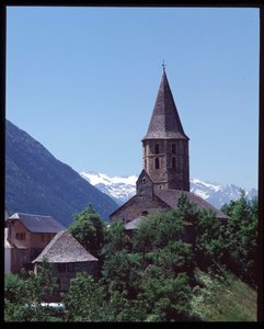 Ansicht einer romanischen Kirche