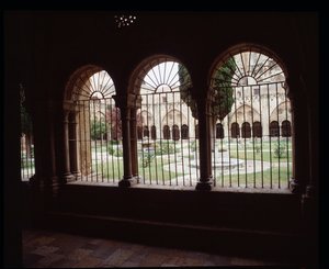 Ansicht des Kreuzgangs der Kathedrale Sainte Thecle in Tarragona von Romanesque