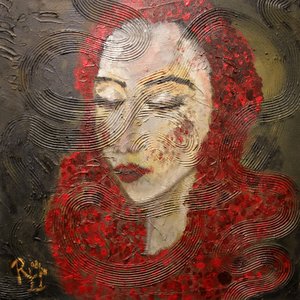 Empfindsame Frau mit rotem Haar