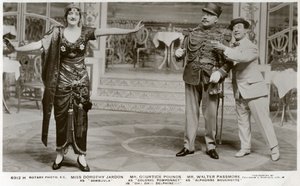 Mitglieder der Besetzung von Oh! Oh! Delphine!!!, ca. 1916