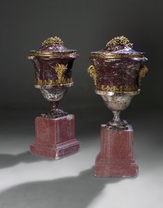 Ein Paar Vasen, um 1790