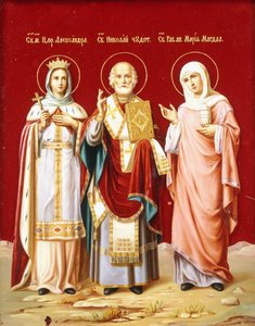 Eine auf Glas gemalte Ikone, die den Heiligen Nikolaus, die Heilige Alexandra und Maria Magdalena darstellt