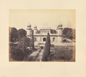 Agra; Das Mausoleum von Prinz Etmad-Dowlah, vom Tor aus