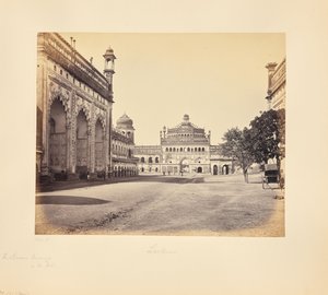 Lucknow; Das Roumi Darwaza im Fort von Samuel Bourne