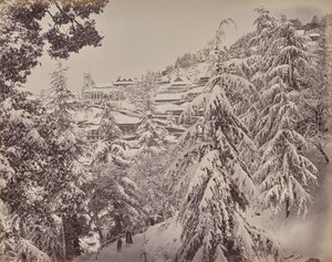 Shimla. Blick auf die Kirche vom Mount Jakko nach Westen mit Teil der Mall im Winter von Samuel Bourne