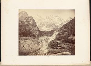 Schneebedeckte Gipfel in der Nähe des Gangootri-Gletschers von Samuel Bourne