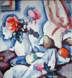 Rosen in einer weißen Vase