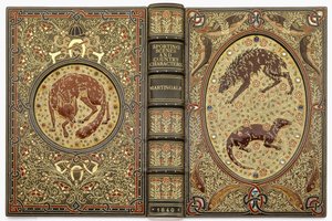 Ein juwelenbesetzter Zierdeckel mit Steinen, der mehrere Tiere darstellt von Sangorski and Sutcliffe