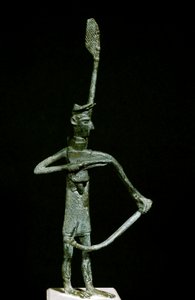 Nuragische Kultur (Nuraghen) Sardinien: Bronzestatuette eines Bogenschützen. 8.-7. Jahrhundert v. Chr. Cagliari, Museo Nazionale Archeologico, Sardinien, Italien von Sardinia Nuragic Civilization
