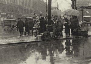 Berlin: Blumenfrauen am Potsdamer Platz (s/w Foto)