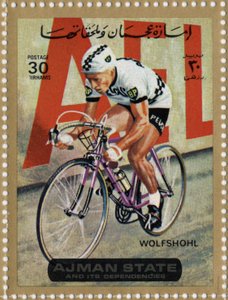 VAE-Briefmarke, die den Radfahrer Rolf Wolfshohl (geb. 1938) darstellt von School Arabic