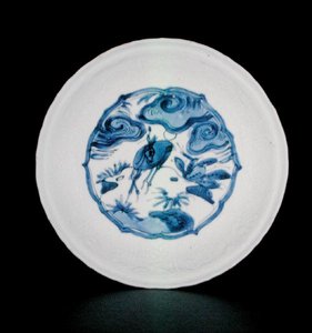 Blau-weiße Kraak-Untertassenschale mit Hirschen in einer Landschaft, Wanli