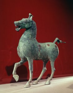 Pferd, aus Wu-wei, Kansu, Östliche Han-Dynastie (Bronze) von School Chinese