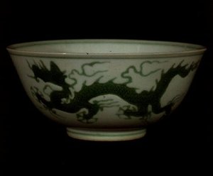 Ming grüner Drachen-Schüssel, Hong-hsi-Periode, ca. 1425-35 von School Chinese