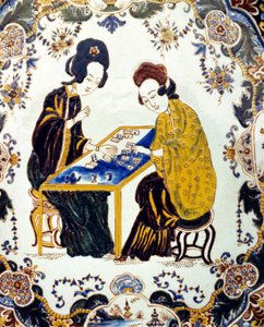 Zwei Frauen spielen Dame. China, 18. Jahrhundert. Keramik. Mailand