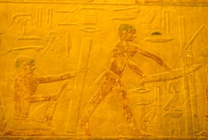 Altes Ägypten, Wandmalerei, Mastaba/Grab des Ti, Saqqara, 5. Dynastie, Zimmerleute, Holz hobeln und sägen von School Egyptian
