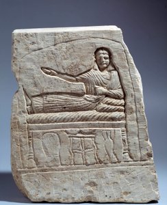 Antike ägyptische Kunst: Begräbnisstele aus Kalkstein im Namen von Lady Artemis. (mit spätem Bankett) Aus Kom Abu-Billou, Ägypten. Höhe 24 cm. Spätzeit (3. Jahrhundert n. Chr.). Paris, Louvre