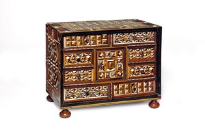 Süddeutscher Marketerie-Tischschrank (Ebenholz, Elfenbein, Walnuss & Obstholz) von School German