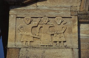 Detail von der Fassade der Pfarrkirche Santa Maria von School Italian