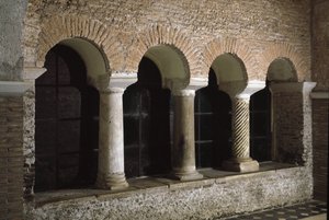 Ansicht des Kreuzgangs der Kirche der Heiligen Vincent und Anastasius, Abtei Tre Fontane