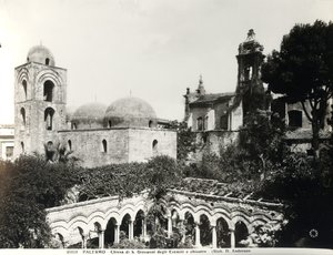 Ansicht des Ostendes der Kirche, erbaut 1132-48 von König Roger II. (gest. 1154) von Sizilien und dem Kreuzgang aus dem 13. Jahrhundert von School Italian