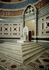 Blick auf den bischöflichen Thron in der päpstlichen Kanzel der Apsis der Basilika St. Johannes im Lateran