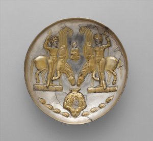 Teller mit Jünglingen und geflügelten Pferden, ca. 5.-6. Jahrhundert n. Chr. (Silber, Quecksilbervergoldung)